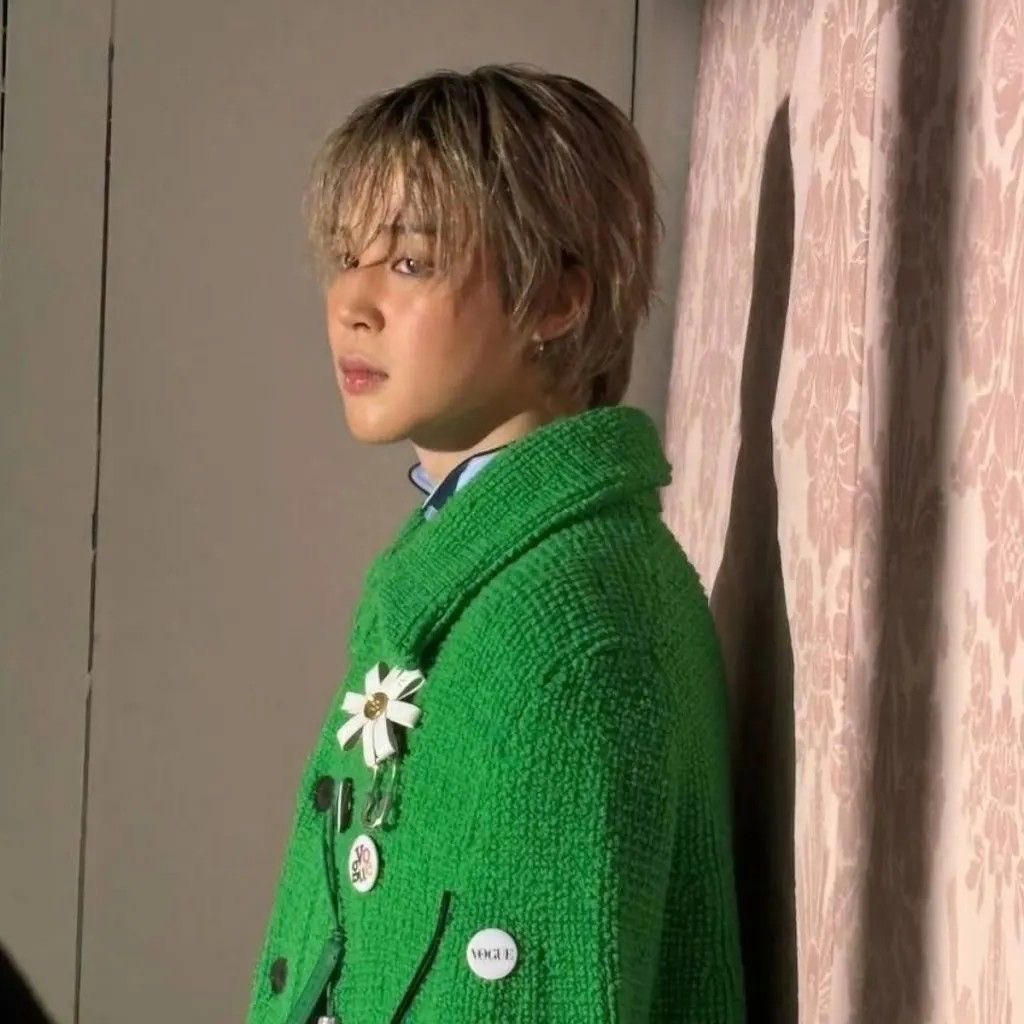 nin⁷ is studying 📖 tweet media