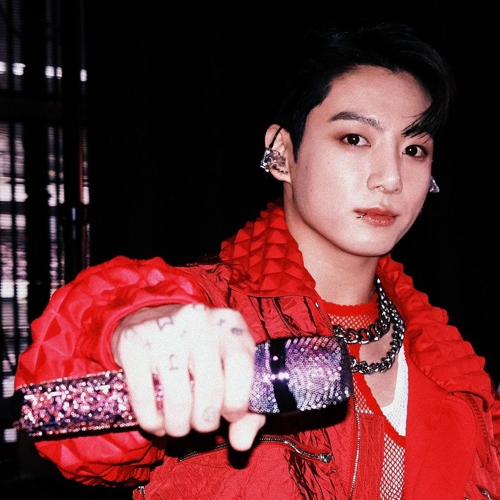 nin⁷ is studying 📖 tweet media