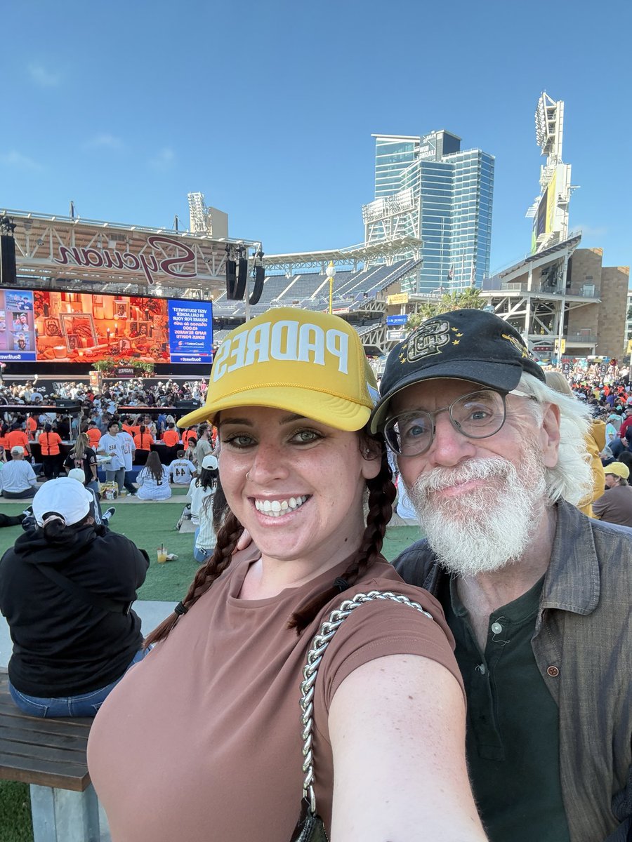 m00ndazzee's tweet photo. my first padres game of the season, wouldn’t wanna spend it with anyone else but my dad! ⚾️💛🤎 #SanDiego #ForTheFaithful https://t.co/ucq2cEtcfh