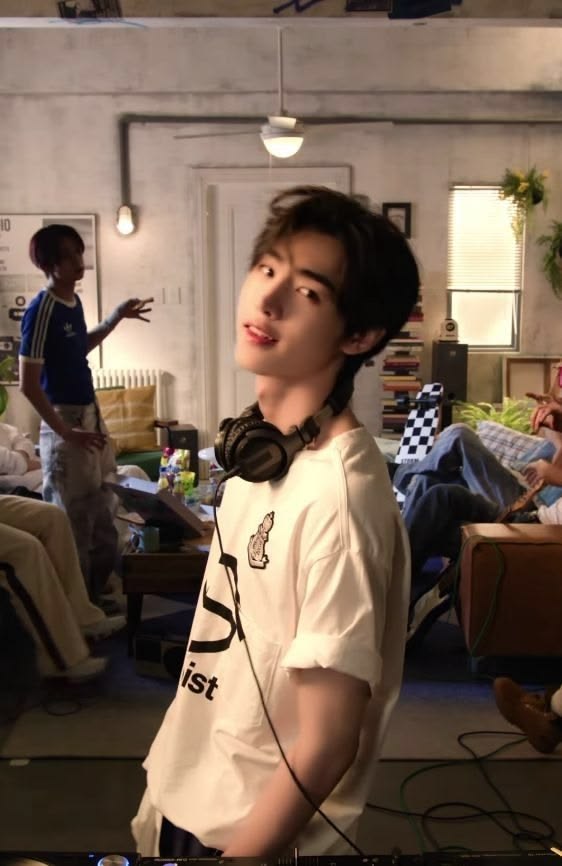 Lya 🐻 ; EN- IS SEVEN tweet media