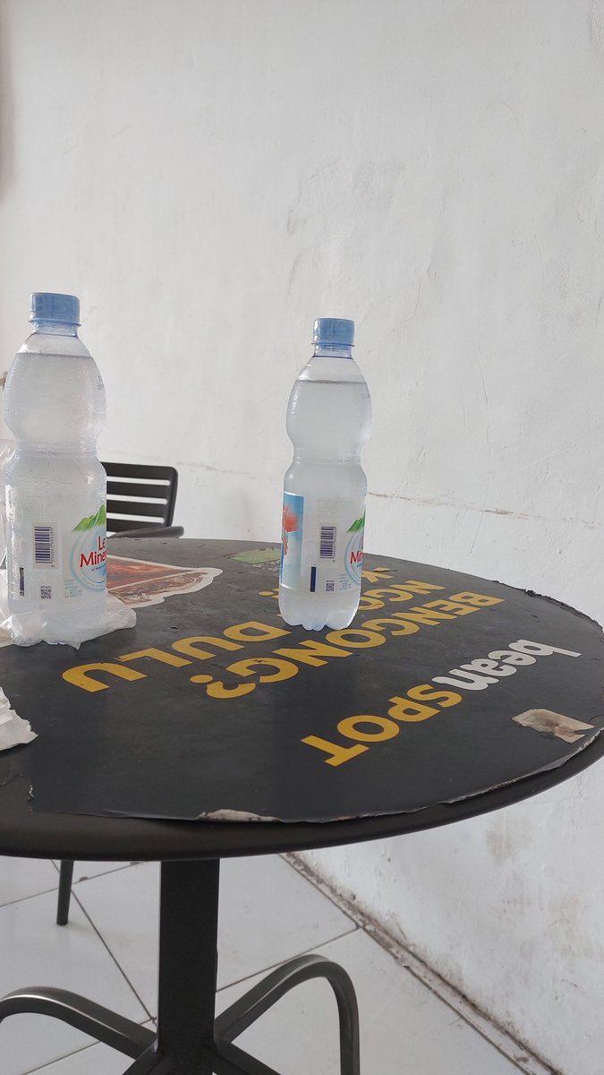Apa yg kalian pikirkan saat duduk diteras ini ?