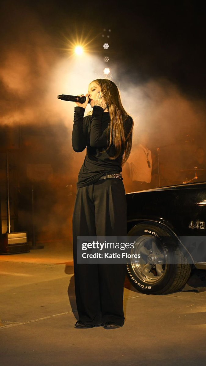 𝜗𐑞 tweet media