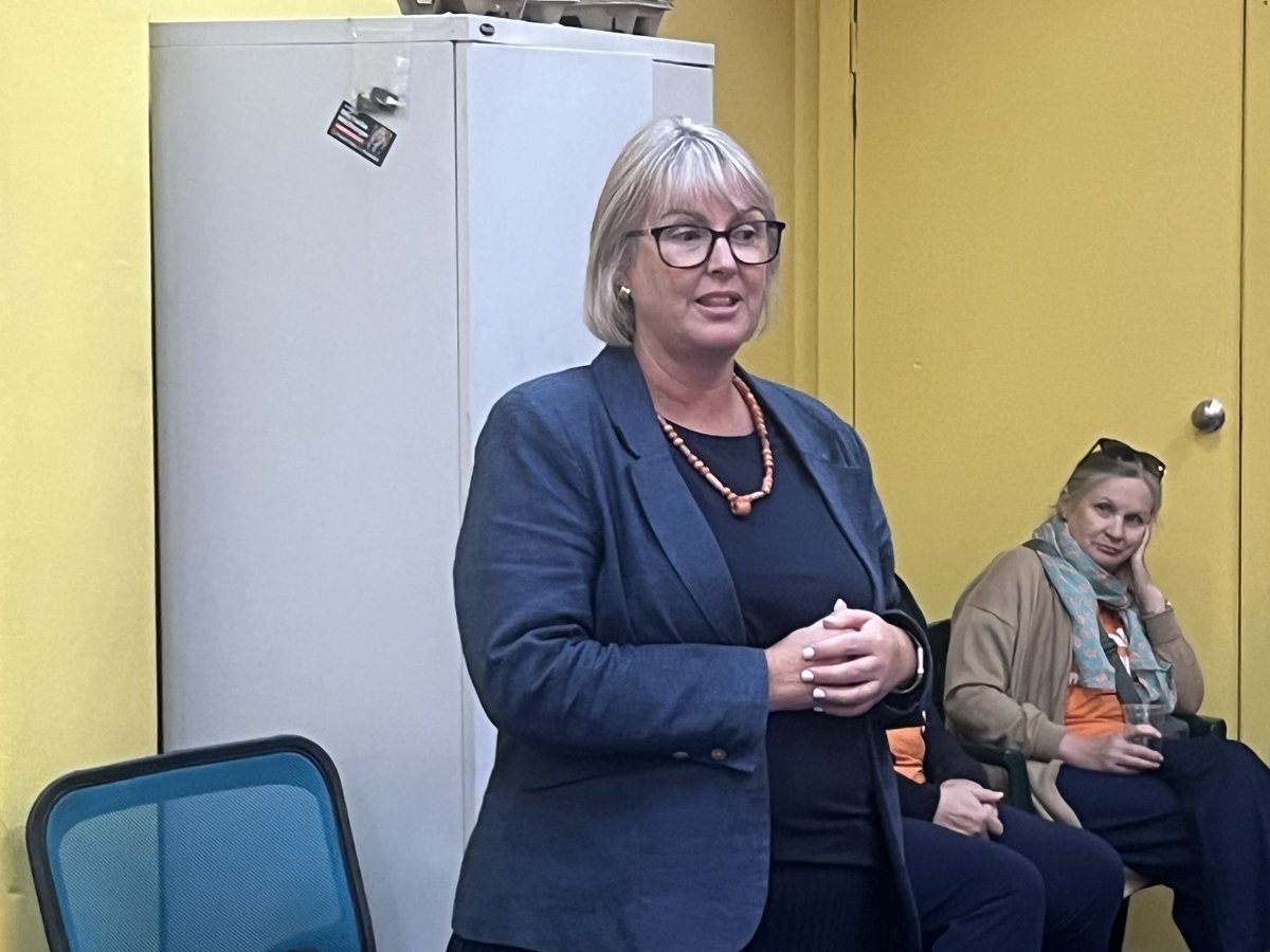 dginnivan's tweet photo. Great to catch up with Michelle Milthorpe and team in Albury last night. #FarrerVotes. Heading to Deniliquin doorknocking and exciting campaign event over weekend. Meeting people of good heart seeking positive political representation ⁦@adropex⁩ @KristenLock1@VoicesForAU https://t.co/5eexnn9mTx