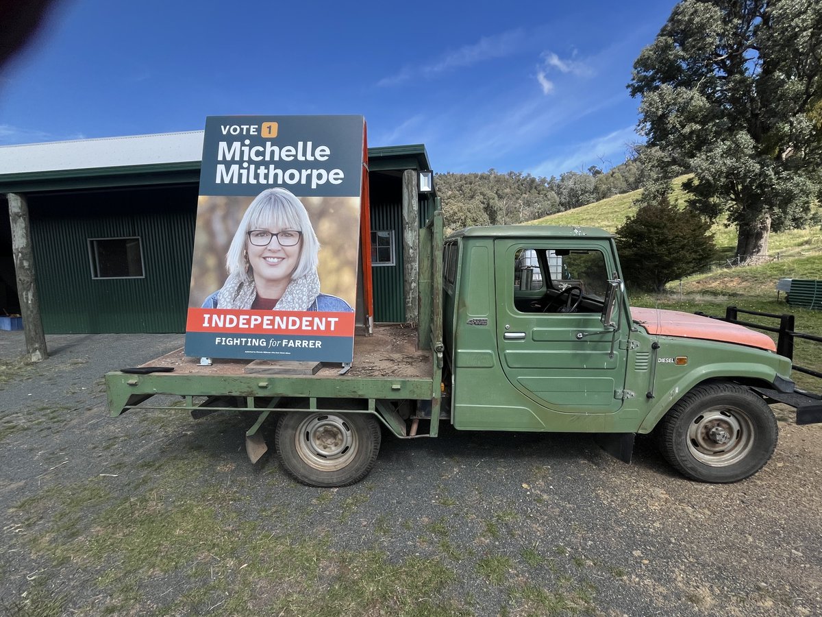 dginnivan's tweet photo. Great to catch up with Michelle Milthorpe and team in Albury last night. #FarrerVotes. Heading to Deniliquin doorknocking and exciting campaign event over weekend. Meeting people of good heart seeking positive political representation ⁦@adropex⁩ @KristenLock1@VoicesForAU https://t.co/5eexnn9mTx