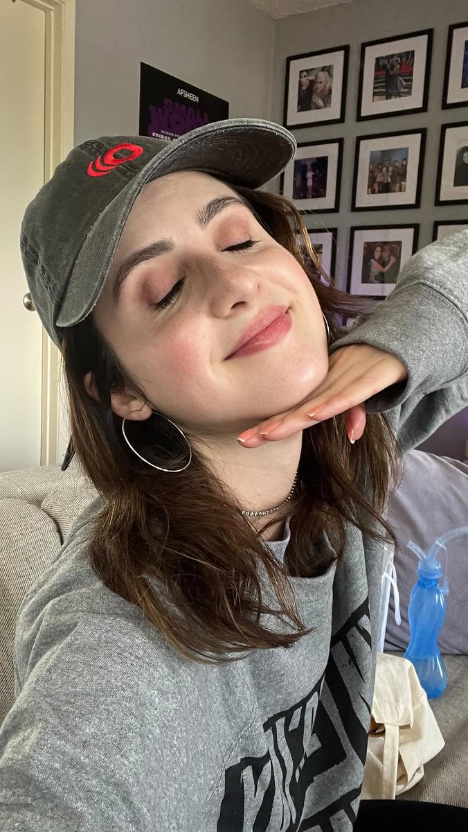 📸| Laura Marano today for her live stream in @yayldawg on Instagram.