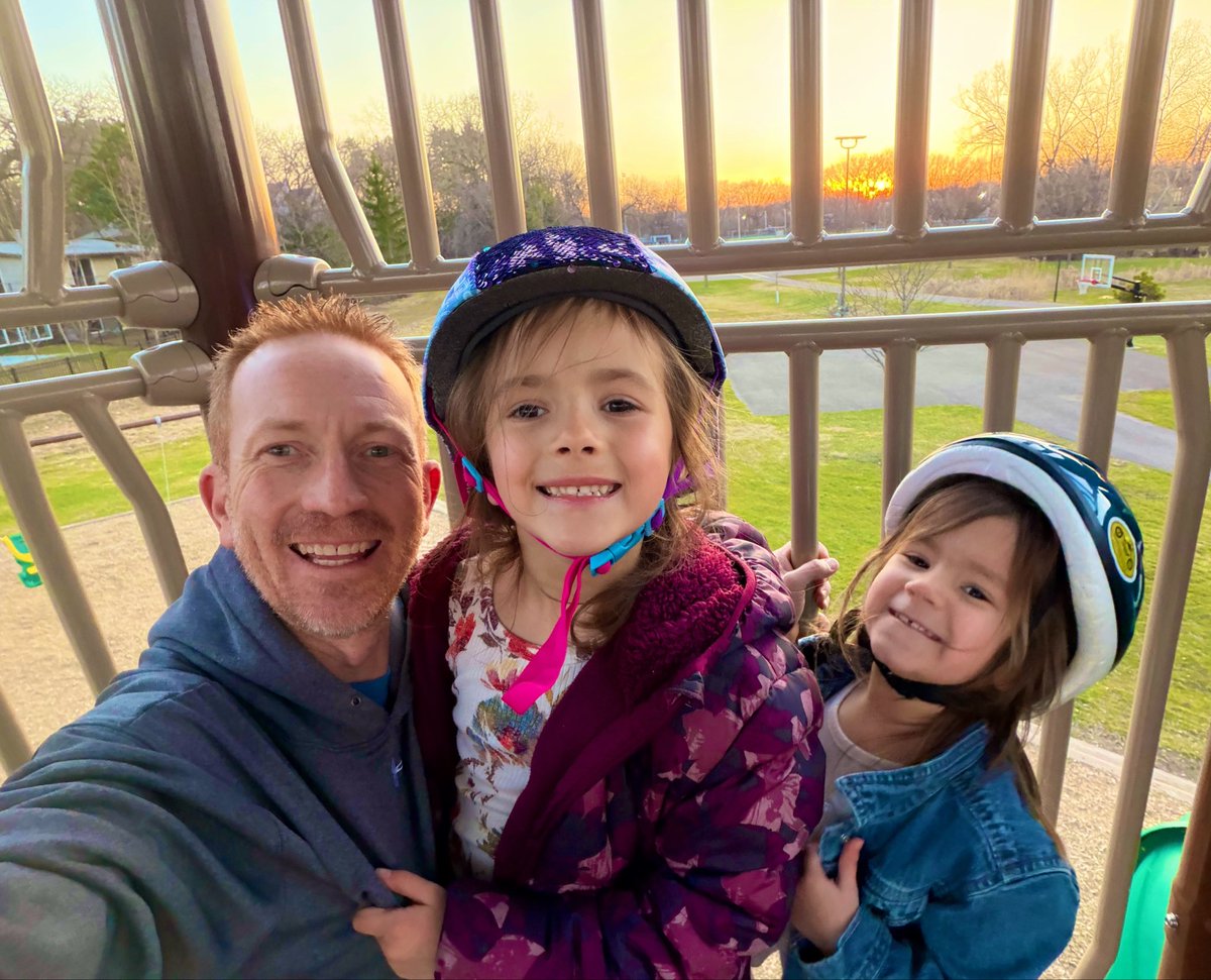 CoachDaPrato's tweet image. 𝘈𝘓𝘞𝘈𝘠𝘚 𝘈 𝘎𝘙𝘌𝘈𝘛 𝘋𝘈𝘠 𝘛𝘖 𝘉𝘌 𝘈 𝘋𝘈𝘋‼️🥰

ɢɪʀʟꜱ ᴀʀᴇ ꜰɪʀᴇᴅ ᴜᴘ ᴛᴏ ᴄᴏᴍᴇ ᴛᴏ ᴛʜᴇ ꜱᴄʀɪᴍᴍᴀɢᴇ ᴛᴏᴍᴏʀʀᴏᴡ‼️🏈

#GirlDad 
#RTB 🚣 #SkiUMah 〽️ #GoGophers 🐿️