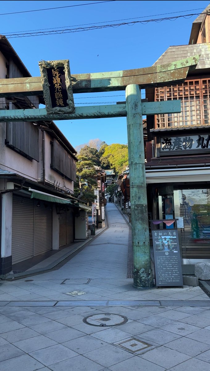 sidetrade1's tweet photo. みんな花火大会の帰り道みたいなわいわい賑わう江の島しか見たことないかもしれないけど朝6時はこんなに寂しいんだよ https://t.co/Db3cuorJFl