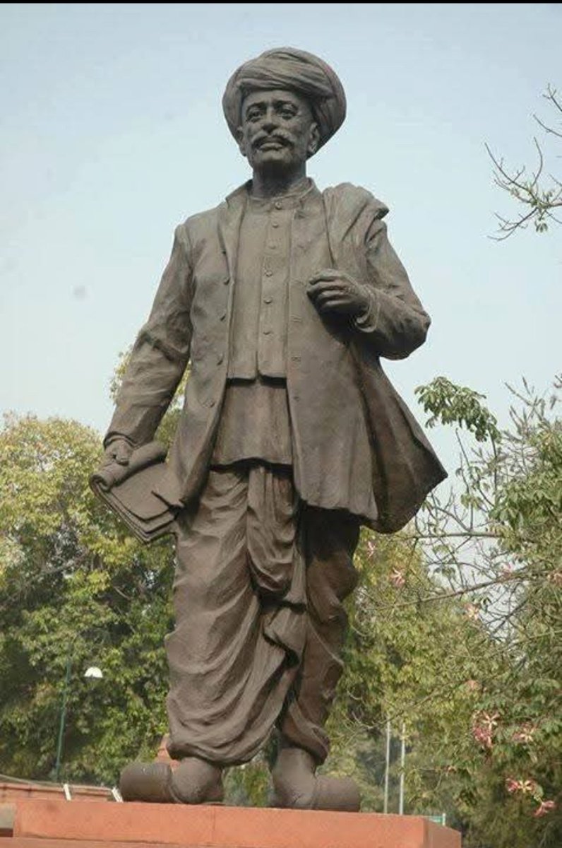 सामाजिक क्रांतीचे प्रणेते, शेतकरी, महिला, यांचा आवाज , पुरोगामी महाराष्ट्राची ज्यांनी मुहूर्तमेढ रोवली अशा थोर समाज सुधारक महात्मा ज्योतिबा फुले यांना अभिवादन ! आज निर्धार करू या, महाराष्ट्राला ज्योतिबा फुले यांच्या विचारांच्या विरोधकांपासून वाचवू या !