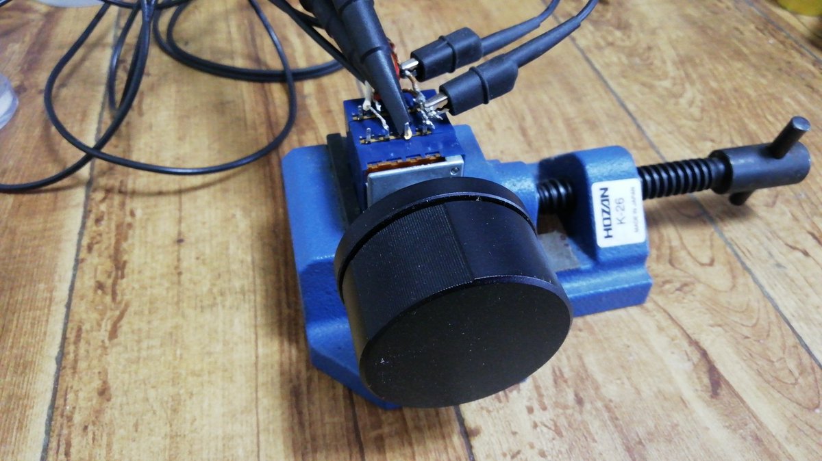 KZOaudioservice's tweet image. 皆さん、おはようございます。

メインボリュームのクリーニングが終わりましたのでギャングエラー(２連の誤差)調整を行います。

かなり劣化の少ないボリュームでした。
カスタム品は精度がかなりとれています。