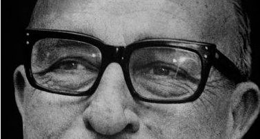 Antes del final del día del/de la investigador/a, una mención a Jorge Sabato, el mayor tecnólogo argentino. Se cita el "triángulo de Sabato", pero esta es la punta del iceberg de una obra enorme, que está vigente. Recomendación: leer a Sabato, no sobre Sabato (esto después).