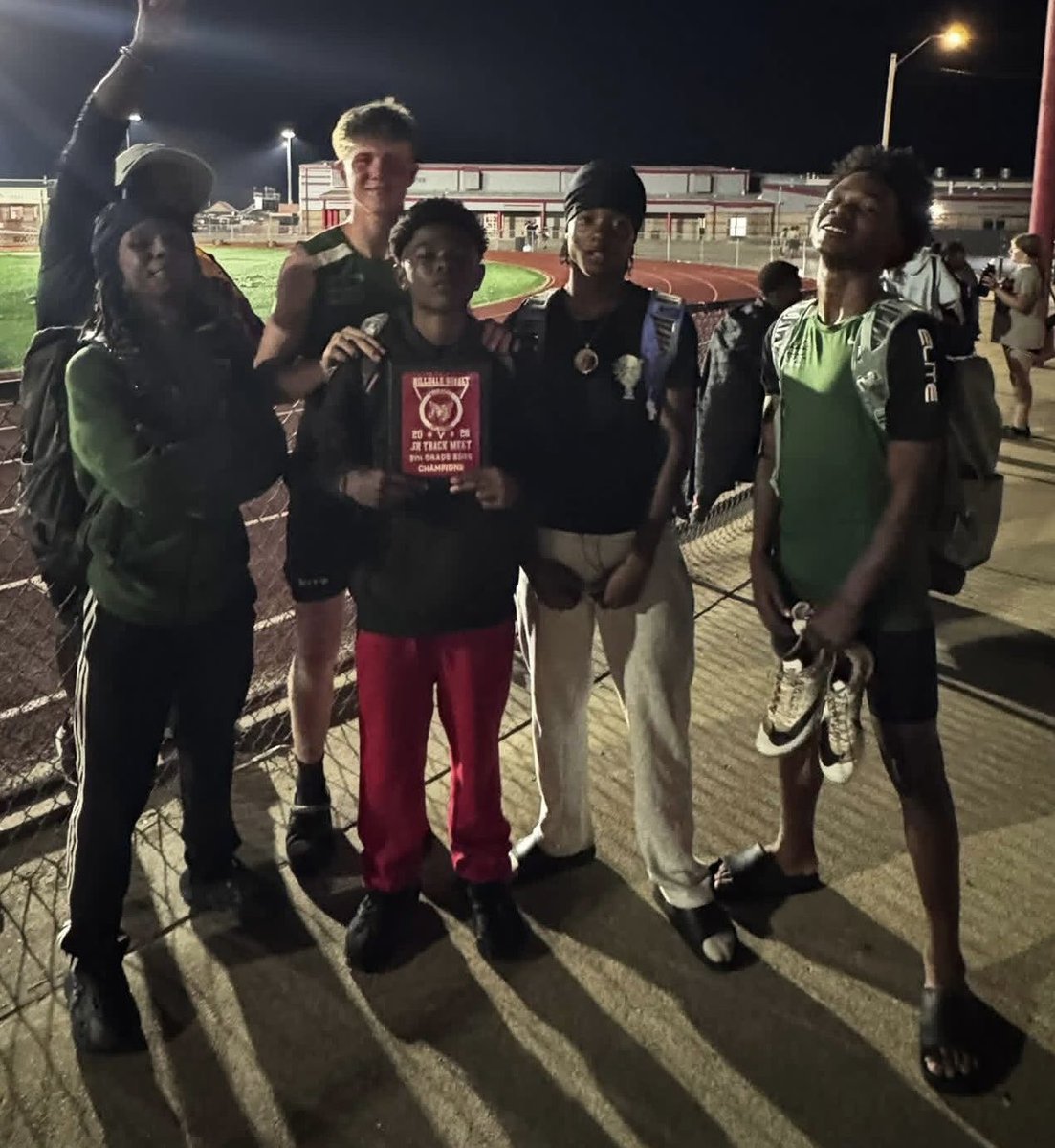 thebaxterdavis's tweet photo. Hilldale Meet Team Champs! PRs!
800-2:17.50
Mile-5:11.96 
4x400 ran my leg in 56. 
@coachcondict
@coachDNorman 
@wheelandMark
@dmayes1202
@RougherNation
@MuskogeeTrack 
@MuskogeeA
@MuskogeeSC
@ChrisHarrisJr
@ChJelite 
 #RecruitTheGee https://t.co/2rH5Zr0fmw