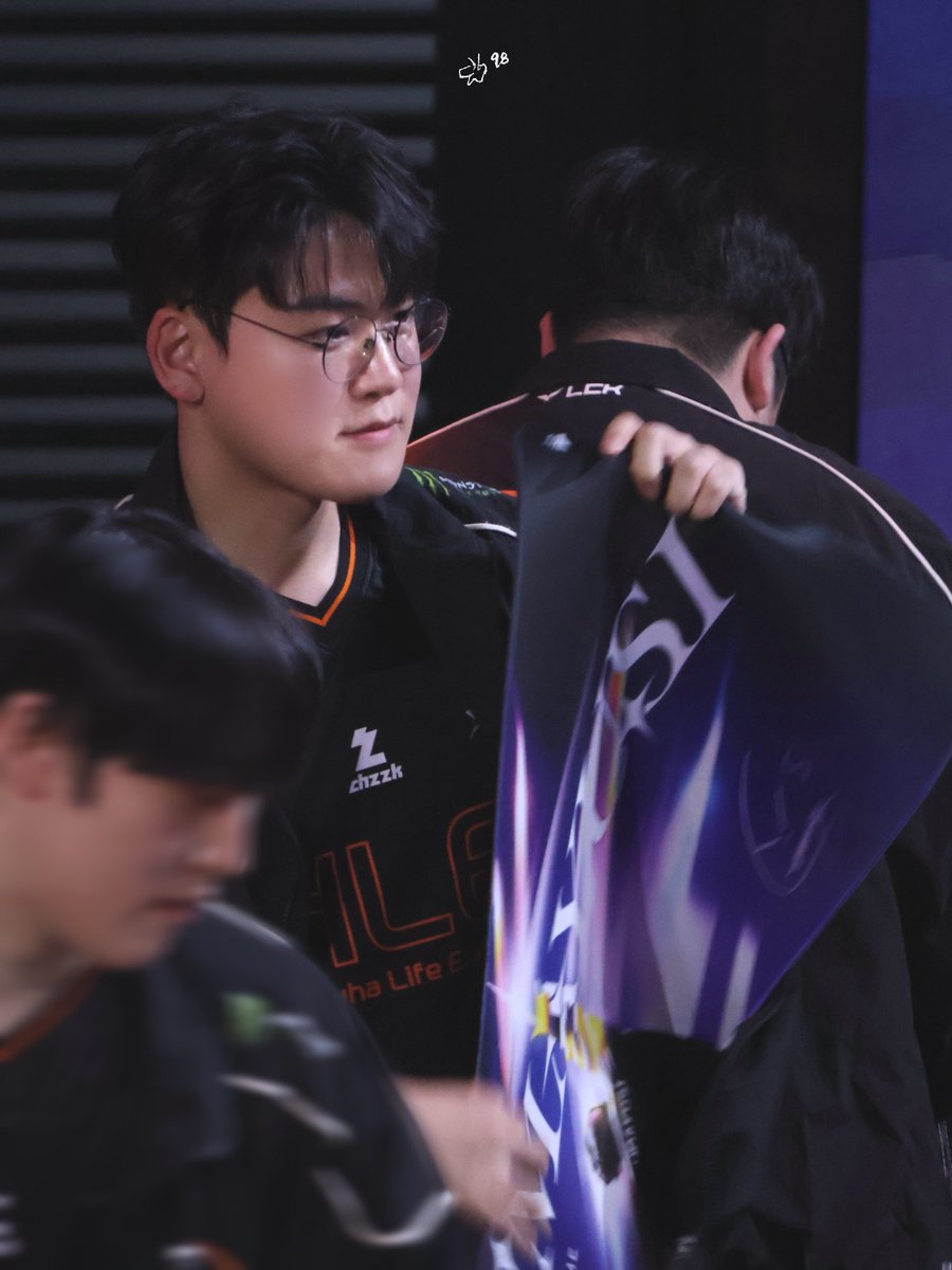 나비⁹⁸ tweet media