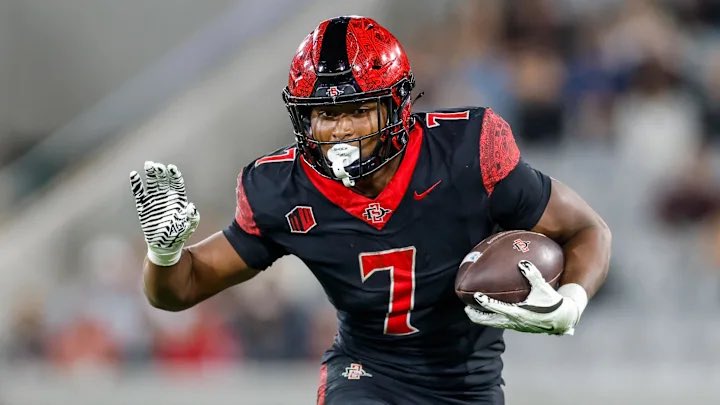 herndonnnn's tweet photo. All Glory to God, blessed to announce my 9th division one offer from @AztecFB @CJPollard1 https://t.co/yYnamyKeBv