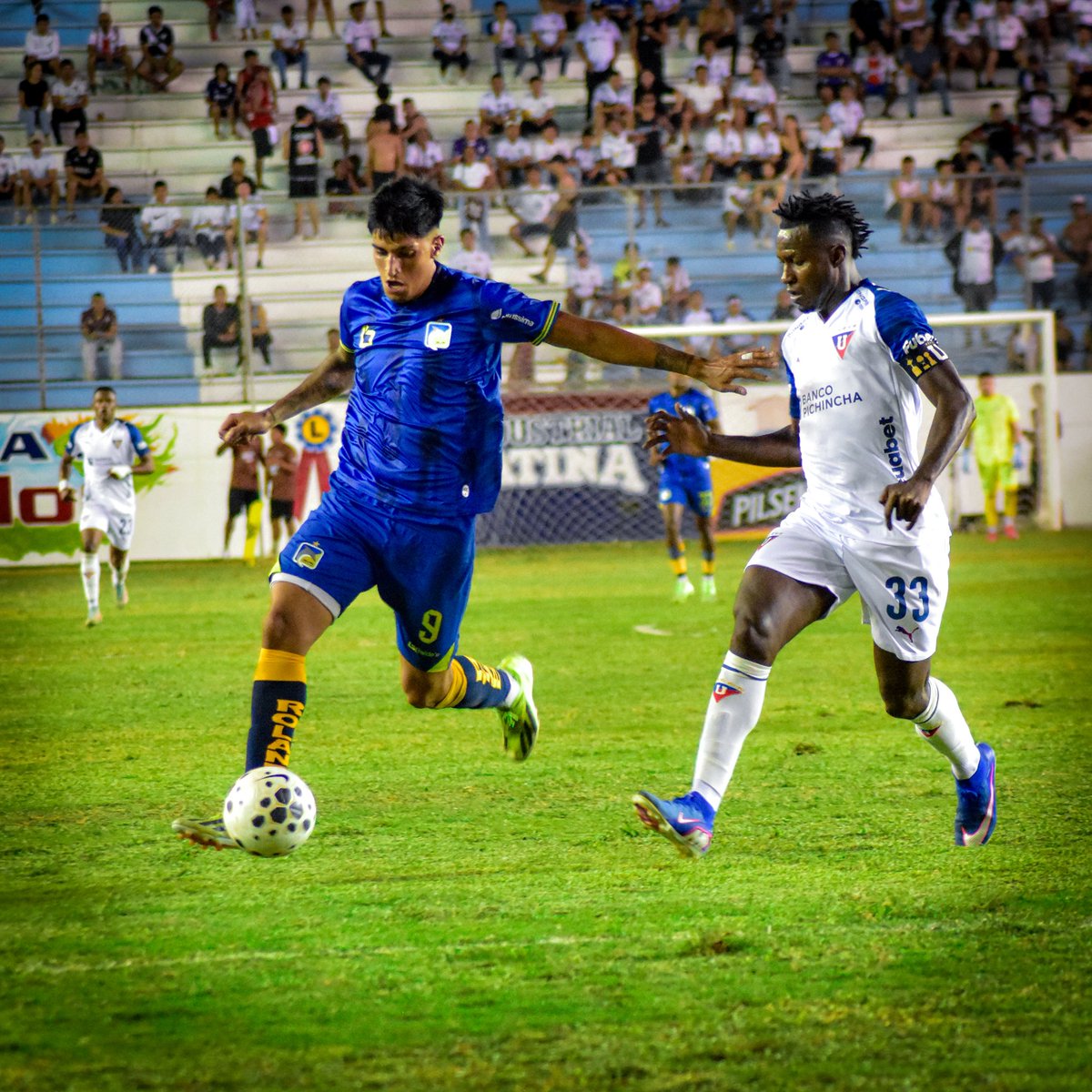 DelfinSC's tweet image. ⏰ 25’ ST Partido con tenencia de balón por parte de los locales. Los cetáceo s buscan la segunda por todos lados. 

#DSC  /1-0/ #LDU  

⚽️ 15’PT Mendoza

#ElOrgulloVuelve #MantaEsCetáceo #LigaEcuabet