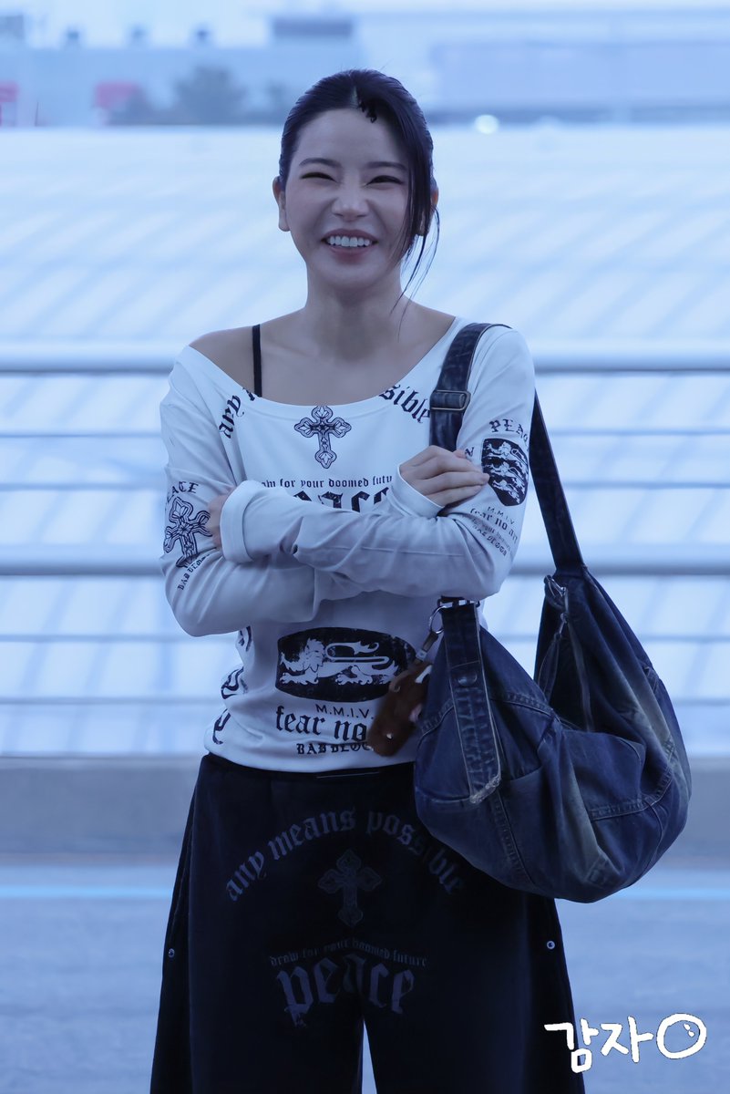 gamja619's tweet image. 260411 Solar ICN Departure🐰

아침부터 귀여워 죽겠네🥹

#솔라 #마마무 #solar #mamamoo