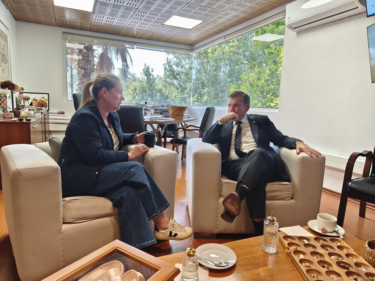 mivansalgadob's tweet photo. El Diputado Enrique Bassaletti se reunió con la alcaldesa de Colina Isabel Valenzuela oportunidad donde se abordaron distintos temas de interés para la ciudadanía, entre éstas, la Seguridad.
Aunar voluntades y trabajar de manera coordinada ayudará a enfrentar las tareas de ahora! https://t.co/Hb9LeDjTzp