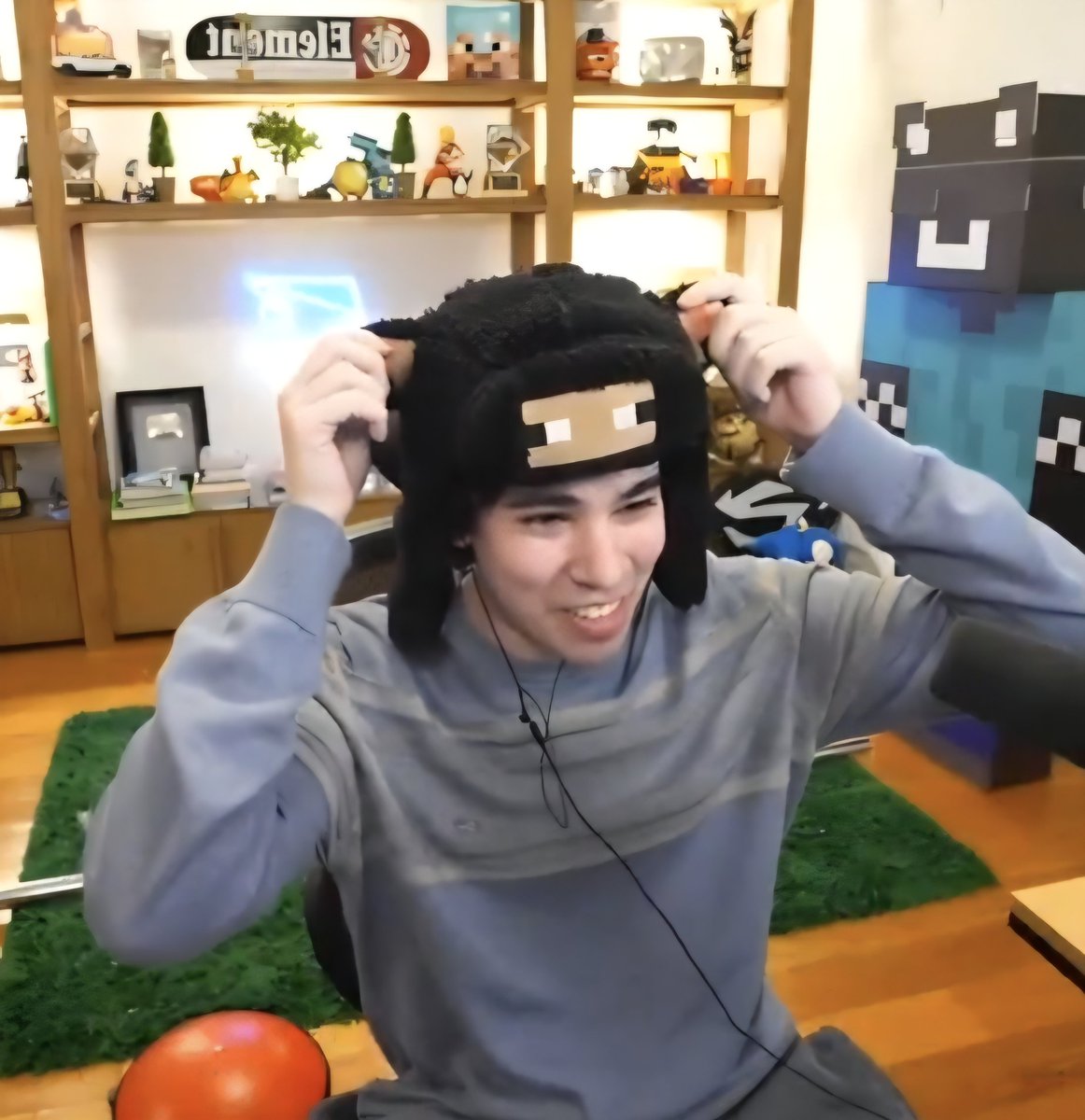 ᴍᴇʟ🔸️★ tweet media