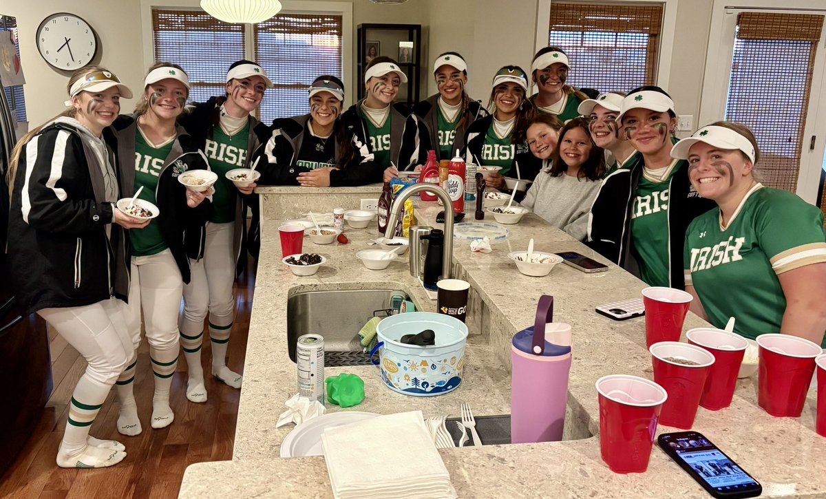 SHS_IrishSball's tweet image. ☘️🥎☘️
Got the W tonight and celebrated with some 🍗 and 🍨

Overall: 16-0
Conference: 6-0

#TougherTogether

Go Irish!
☘️🥎☘️