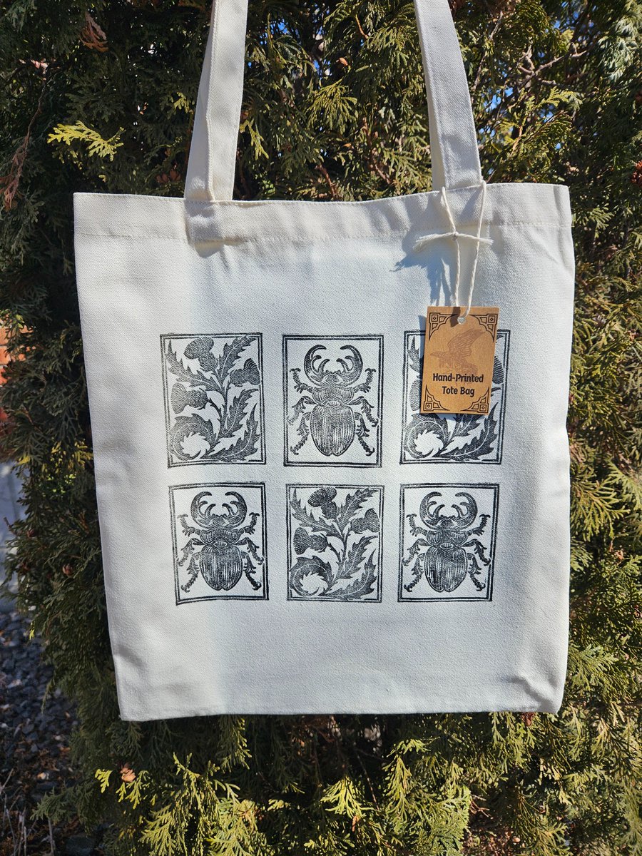 acronicalarts's tweet photo. Oooooo pretty labels ✨🫢 Hard at work getting ready for upcoming markets and cons!

#artbusiness #totebag #smallbusiness #stickers #linocut https://t.co/KV3bbJWOPb