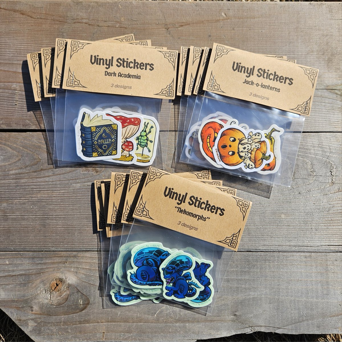 acronicalarts's tweet photo. Oooooo pretty labels ✨🫢 Hard at work getting ready for upcoming markets and cons!

#artbusiness #totebag #smallbusiness #stickers #linocut https://t.co/KV3bbJWOPb