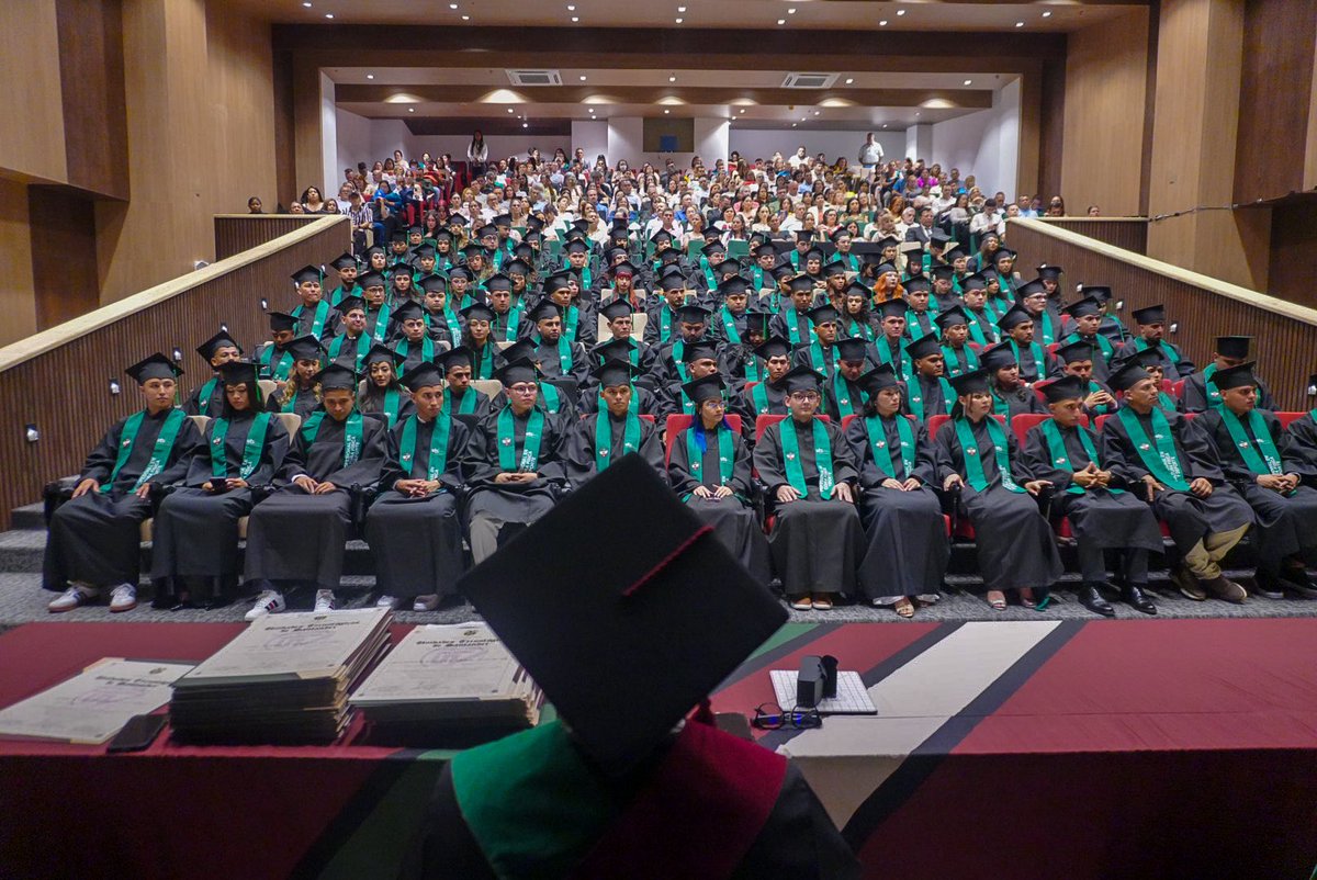Unidades_UTS's tweet photo. Hoy vivimos un día que quedará en la memoria. 📸🍏Momentos que inspiran, logros que emocionan y sueños que hoy se hacen realidad. Gracias por ser parte de esta jornada que marca nuevos comienzos.🎓👏
#SomosUTS #OrgulloUTS #GradosUTS https://t.co/EFvDPjG5RL