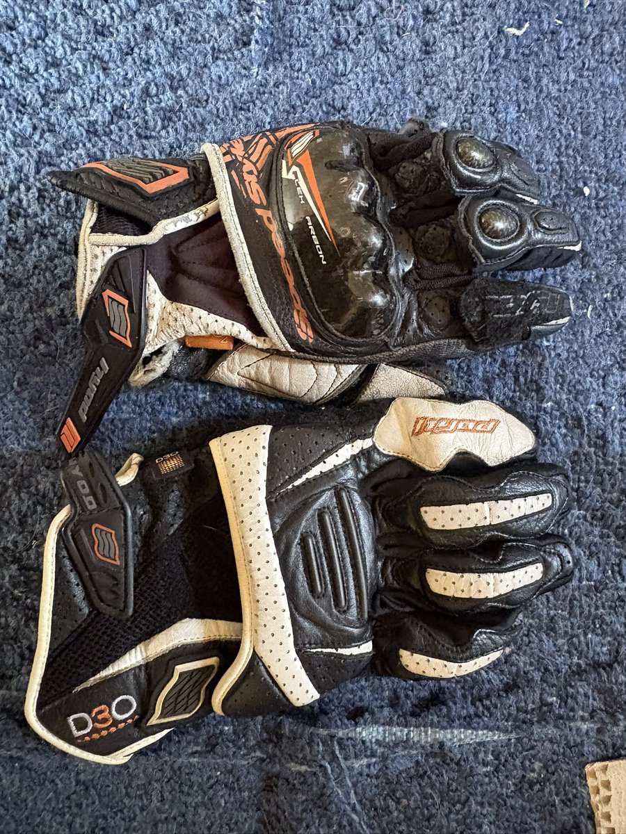 グローブってアシンメトリーでもカッコいい気がする 