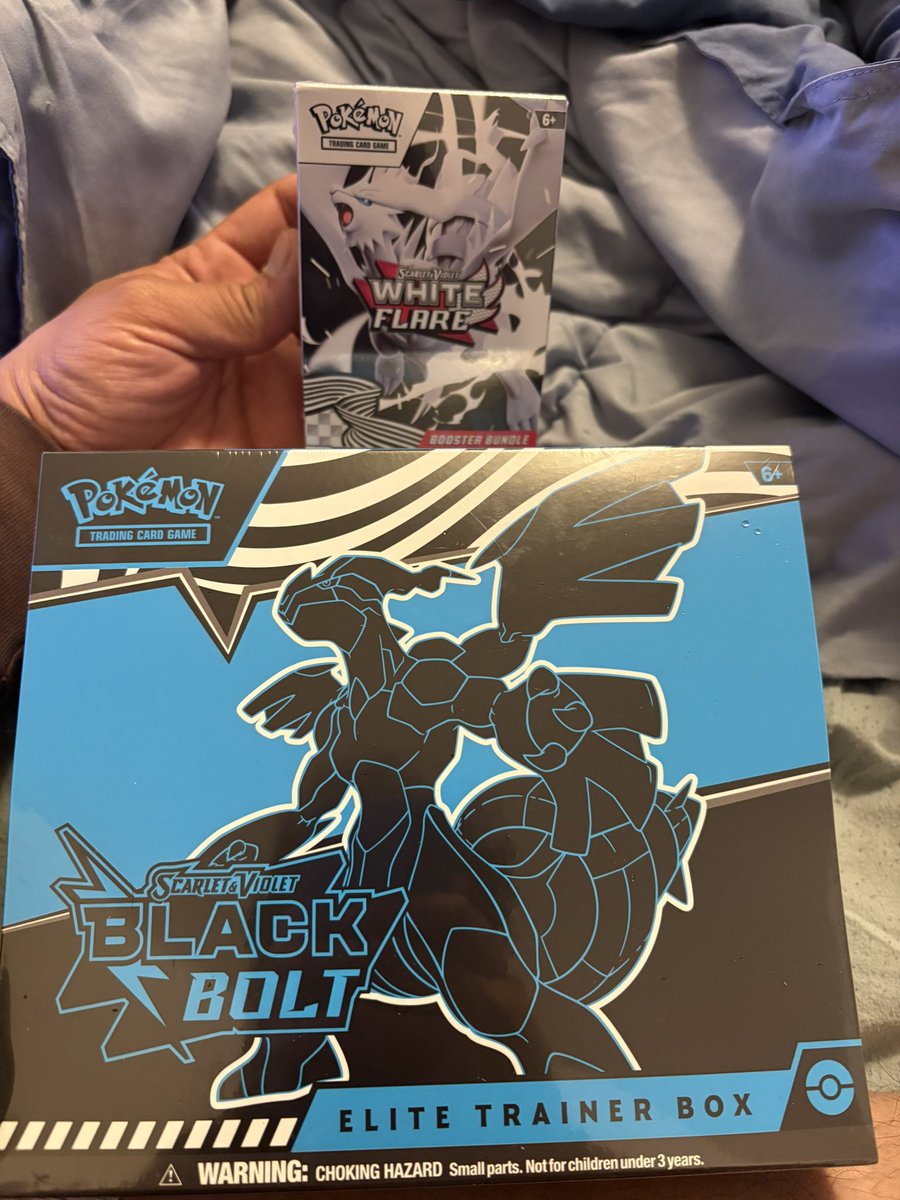 BlackJack_calls's tweet image. Black bolt etb plus white flare bundle 

$115 shipping not included 

Whoever says “take” first gets it ! Good luck