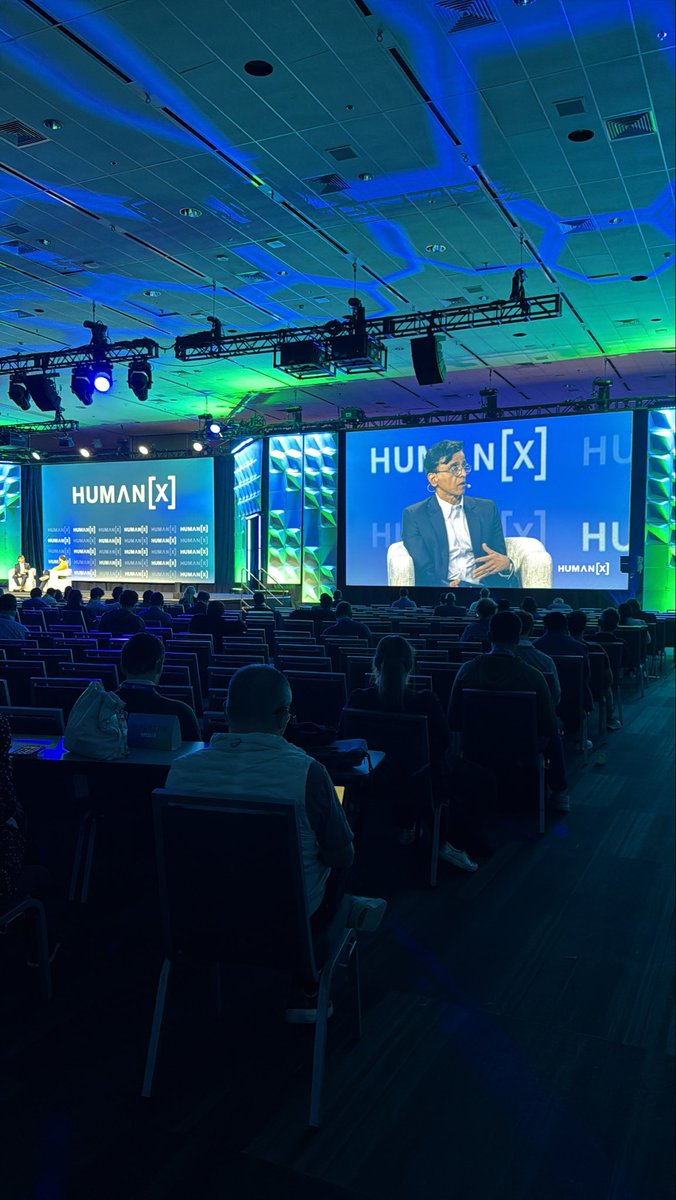Just attended my first AI conference, #HumanX2026.

Biggest takeaway: AI agents are EVERYTHING right now. Every company was building, managing, or governing them.

Left inspired and ready to build my own.
If you’ve built AI agents, what tools do you swear by?
 #AI