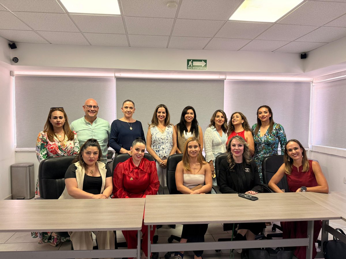 AMMJE's tweet photo. Nuestra presidenta @SoniaGarzaGzz estuvo en Aguascalientes donde tuvo un encuentro de gran valor estratégico con destacadas líderes empresariales y representantes de diversos organismos, reafirmando que cuando las mujeres unimos visión, experiencia y propósito, generamos transformaciones reales. Este espacio de diálogo y colaboración nos permitió estrechar lazos, construir alianzas y abrir nuevas rutas de cooperación con una visión global, enfocada en fortalecer el mercado local, nacional e internacional. Estoy convencida de que el liderazgo femenino no conoce fronteras.
#AMMJE #MujeresEmpresarias #Aguascalientes #Monterrey #AlianzasEstratégicas #LiderazgoFemenino #Networking #CrecimientoEmpresarial #HechoPorMujeres #JuntasSomosMásFuertes
