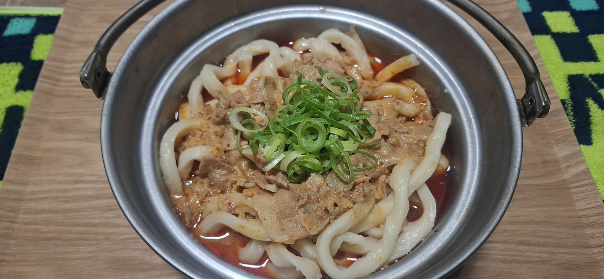 pisuke1129f's tweet photo. 八王子にある 
#武蔵野うどんたまや さんの
「たまや冷凍うどん」の
ファンモンうどんをキャンプで
茹でたて麺を急速冷凍してるから
作るのは簡単よ
味もお店と変わらず︎︎で美味しいです
長良川のほとりで
 残りのスープでお雑炊
これがまた美味しいよ☺️

#たまや
#ファンモン
#パンダナンダ鍋
#KALD https://t.co/LGIyOd9FQX