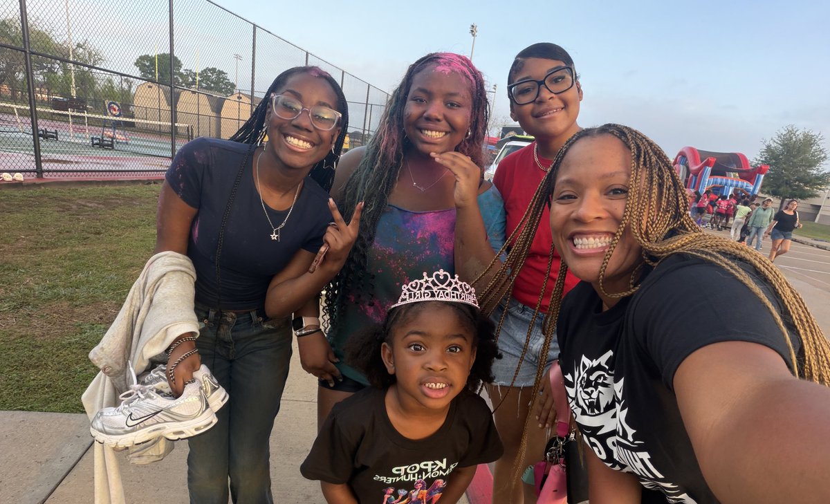SierraJoseph15's tweet photo. Be the teacher that SHOWS UP!!!
If you truly want to make an impact never miss an opportunity to show up in the lives of your students! Love our @RTMSThundercats! #BeThatTeacher
@FortBendISD #KnowyourIMPACT
#ThunderGames #LeadthePAC https://t.co/K63KzGnx85
