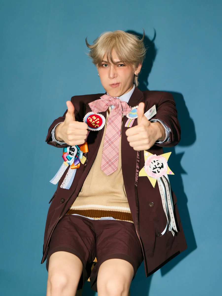 Fee's YESTERDAY 🐶🍑 tweet media