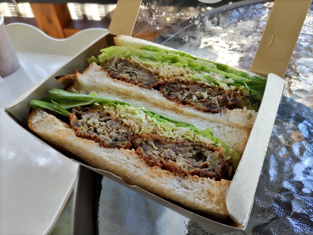nan_puu's tweet photo. 鹿と猪のミンチを使ったメンチカツサンド😋 https://t.co/pnSundc2jV