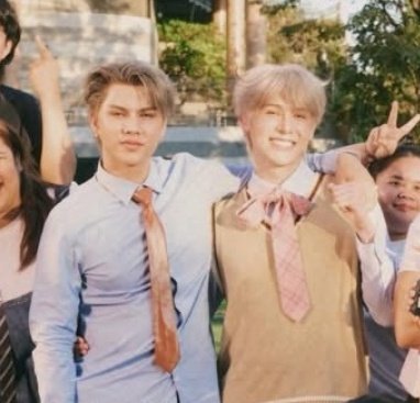 Fee's YESTERDAY 🐶🍑 tweet media