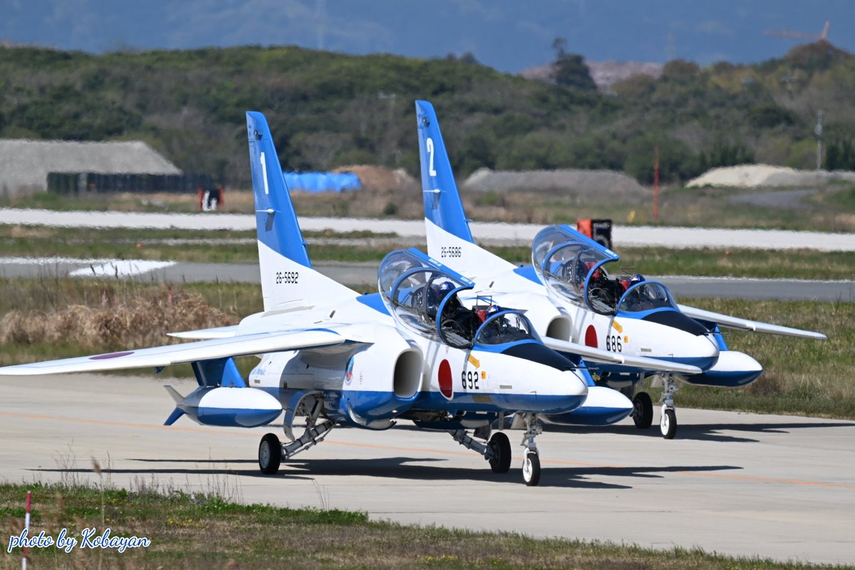 kobayan077's tweet photo. 熊本へ向け、ブルー6機
TAKE OFF✨️
#築城基地
#熊本
#展示飛行 https://t.co/YpKOllnmBL