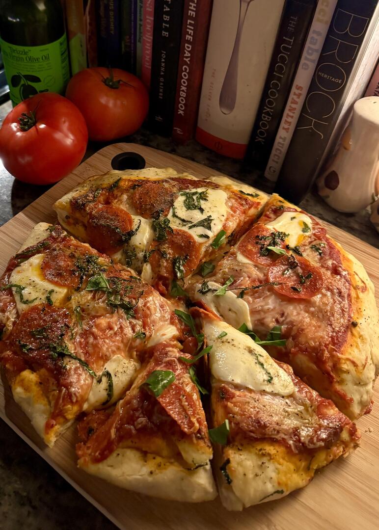homevsfastfood's tweet image. [homemade] Sourdough Margherita pizza!
homemade spahomecious sourdoughpizza margherita lovebread artisanbake #homecooking #food #recipes #foodpic #foodie #foodlover #cooking #hungry #goodfood #homecookingvsfastfood