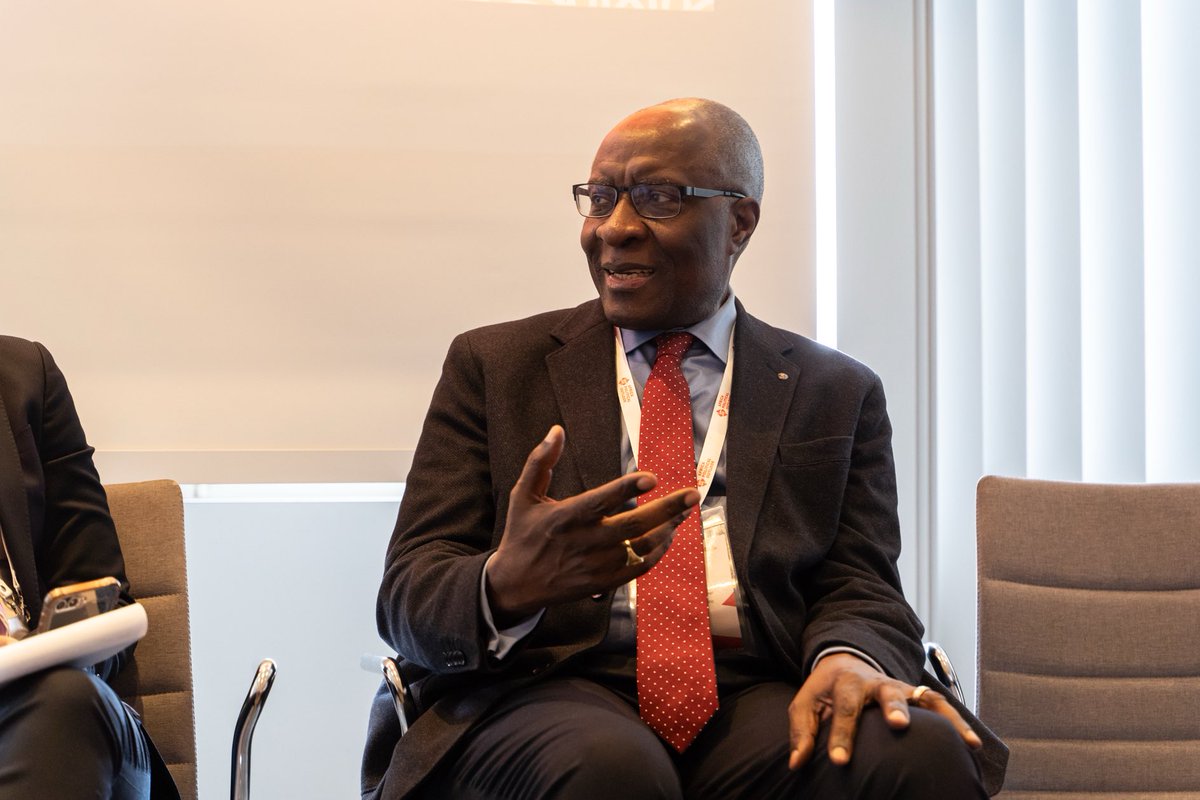ChrisFomunyoh's tweet photo. Such a delight to meet H.E.Dr ⁦@LAZARUSCHAKWERA⁩ fmr president of #Malawi during #APO2026 in Brussels. Unlike some African presidents who manipulate #elections &amp; their country #constitutions to stay in power, Chakwera is proof that life goes on after State House. THKS Sir! https://t.co/0KbFZwJCP4