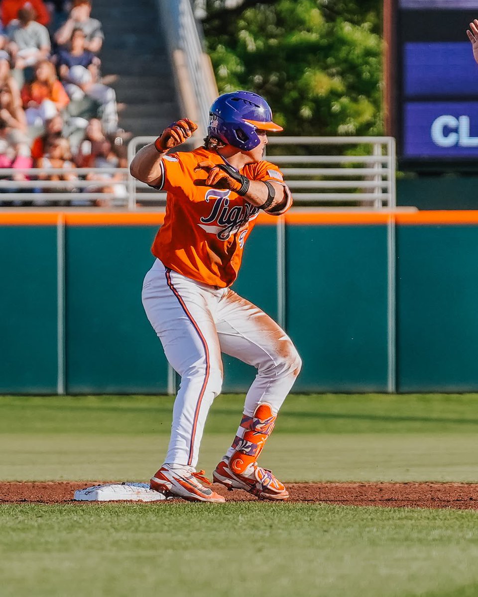 NCAABaseball's tweet image. TIGERS 🤝 GAME ONE 😤

Clemson gets the dub in game one of the series over No. 5 UNC, 9-5!

#NCAABaseball x 📸 @ClemsonBaseball