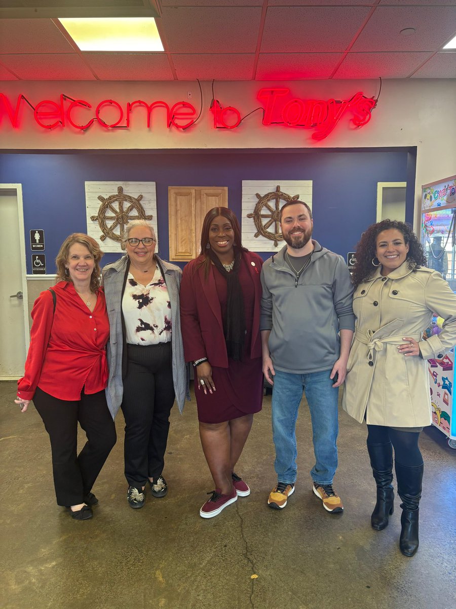 senfernandez34's tweet photo. Don’t miss out on City Island’s very first Restaurant week! I had a blast with my colleagues as we toured and sampled tasty dishes 🙌🏽

Until this Sunday, April 12, enjoy special deals at some of the best restaurants in the Bronx. Bring your friends, family, &amp; an empty stomach 🍽️ https://t.co/Wap7rI6FOt