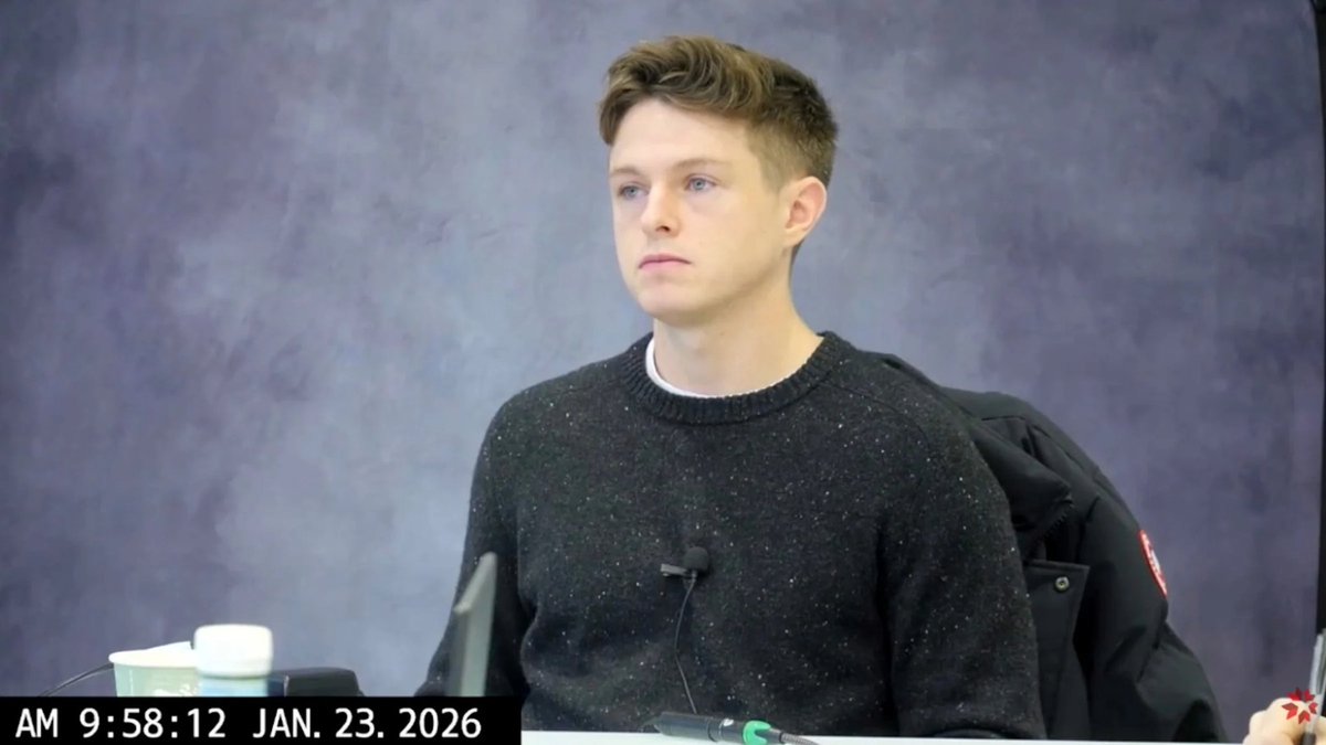 theeferox's tweet image. What a weiner @PierrePoilievre (#MakeoverMilhouse) is.

Browbeats his MPs with DOGE letters, like his ketamine addled hero, the nazi salute guy.

You folded faster than Superman on laundry day.

&amp;amp; U wonder why MPs are fleeing CPC?

You're this guy now.
#cdnpoli @CPC_HQ  #MuskRats