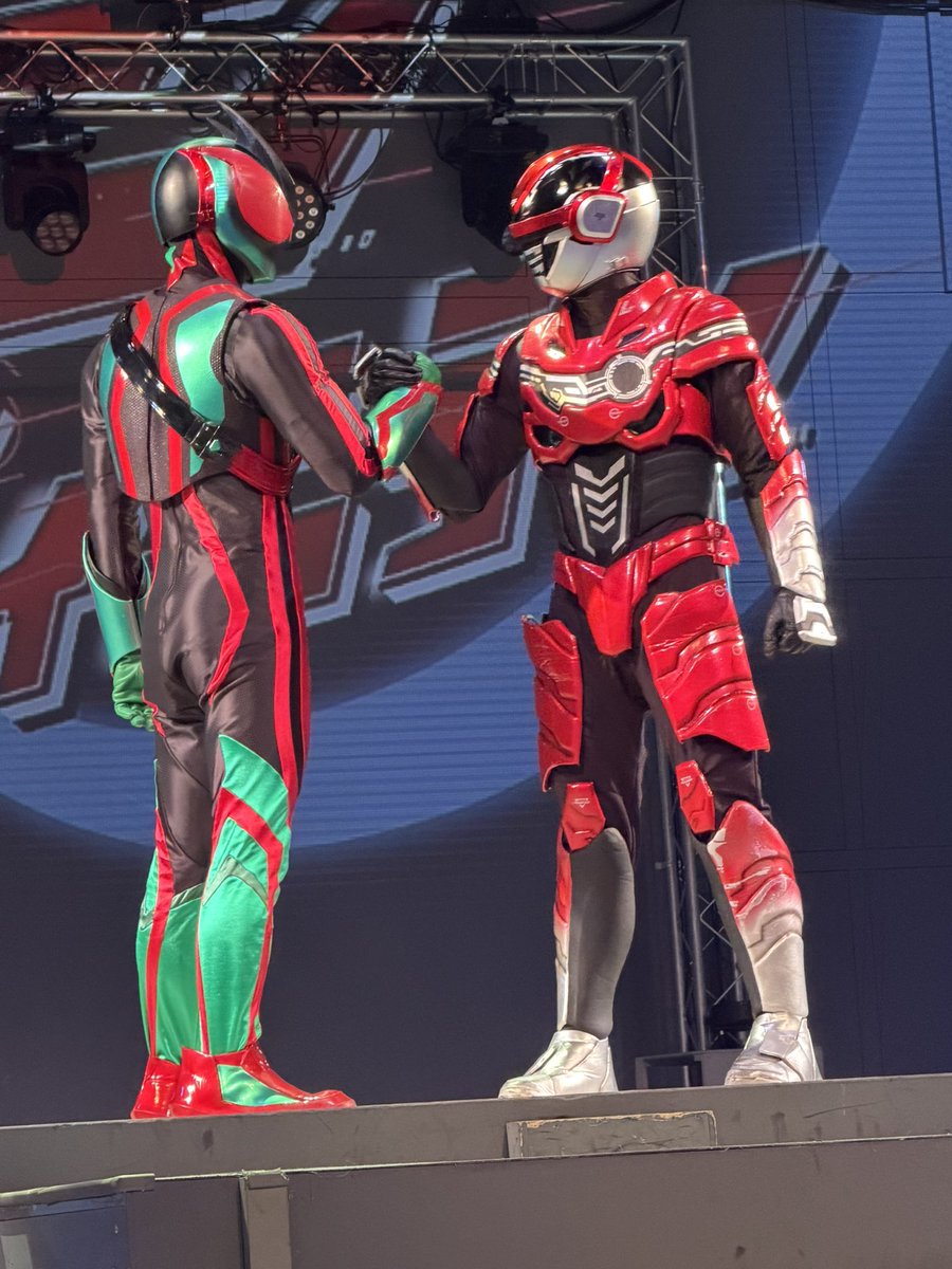 アクリル tweet media