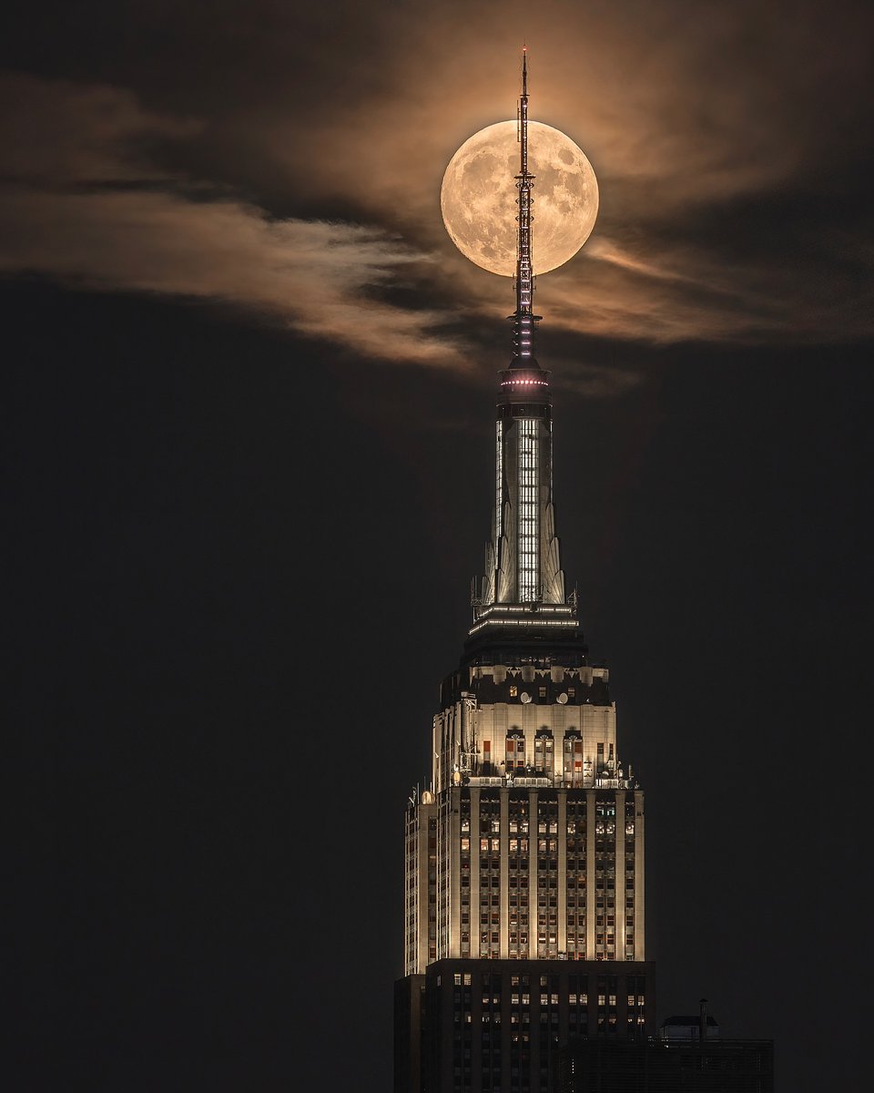 EmpireStateBldg's tweet photo. Champagne sky.

Text CONNECT to 274-16 to get alerts on my Lights!

📷: jerseyportraits/IG https://t.co/D5yrqhZdHC