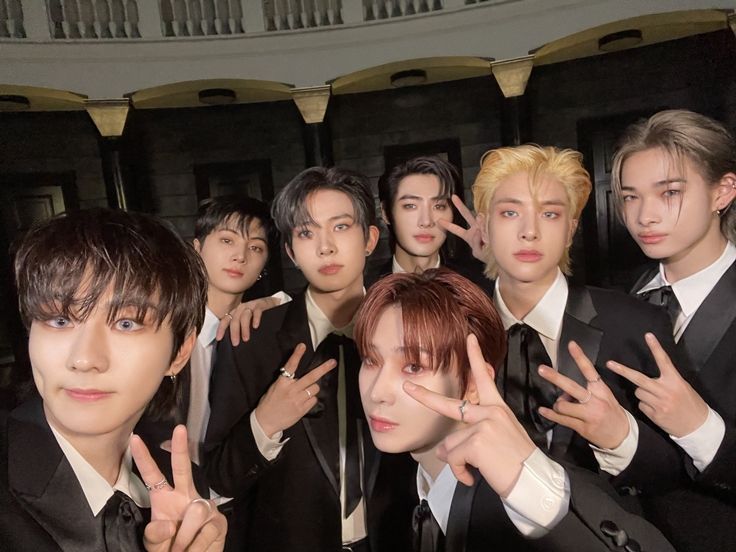 Lya 🐻 ; EN- IS SEVEN tweet media