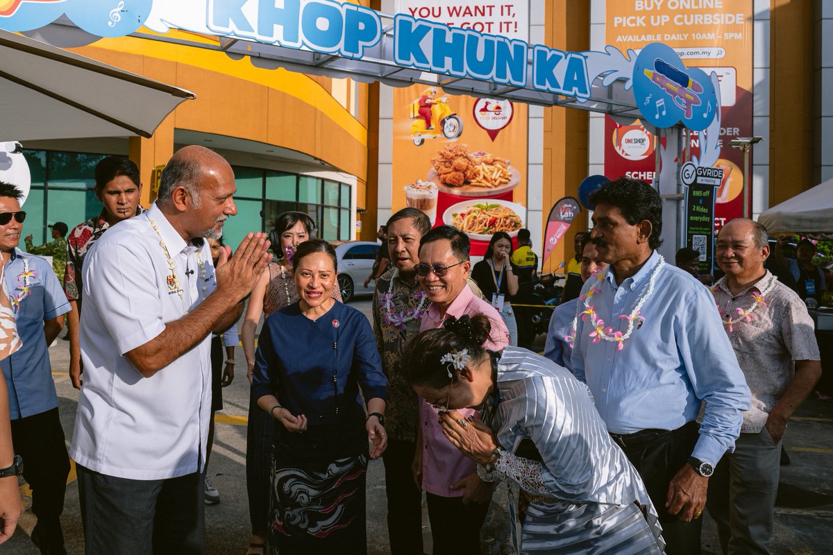 GobindSinghDeo's tweet photo. What a joyous moment at the official launch of Malaysia's Premier Songkran Festival Celebration 2026 at 1 Utama! It perfectly captures the spirit of diversity and cultural diplomacy, while also celebrating the long-standing relationship between Malaysia and Thailand.
#P106
#Songkran
#Thailand
#MalaysiaMADANI