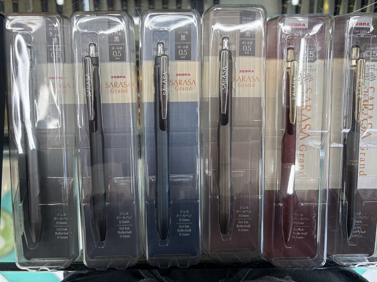 popurado3716's tweet image. 新しい刻印ボールペン登場！
#呉鎮守府 
(素彫りのみで、色は銀色に仕上がります)
3,300円税込
※他の艦名もオーダー可
本体はサラサグランドです。
#ゼブラ
#ZEBRA
#SARASA
 #Grand