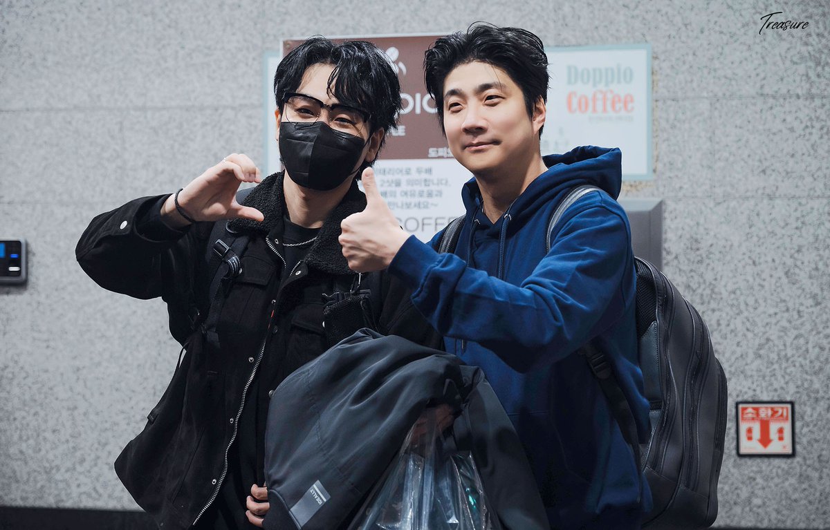 260409 뮤지컬 로미오와 줄리엣 퇴길   
#곽동현 #박상돈  #인기현상 
#현상 #THE_PHENOMENO 
#로미오와줄리엣