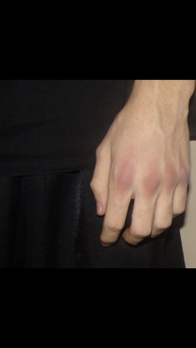 JK HACE COSPLAY D GJO EN LA PLATA tweet media