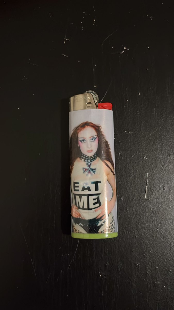 strappell roan lighter you are very dear to me