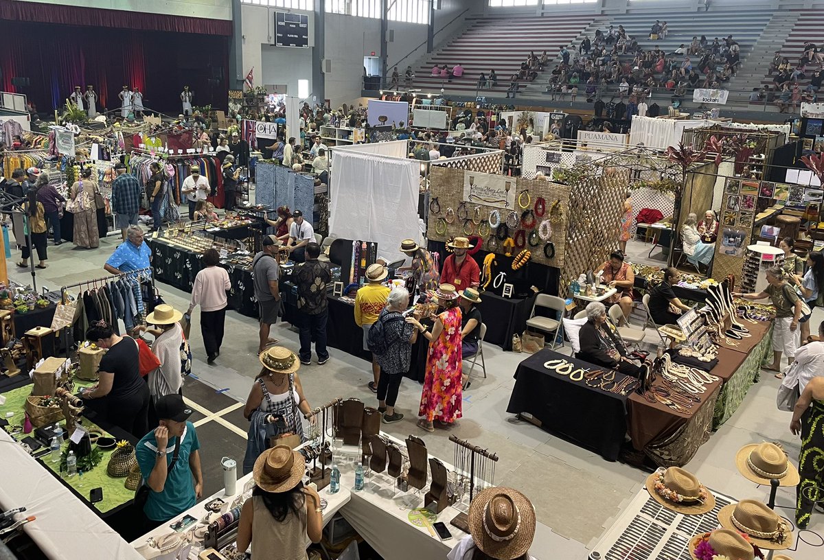 SylvieDahl's tweet image. #MerrieMonarch making Merrie at the Hawaiian Arts &amp;amp; Crafts Fair. bigislandnow.com/2026/04/07/liv… #AlohaFriday #Hilo #Hawaii