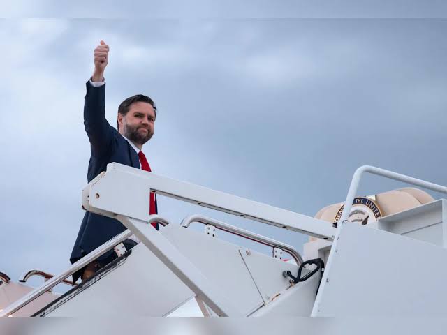 neo_vibes3's tweet image. Breaking: The plan has officially moved into Azerbaijan airspace and is heading toward Islamabad. A permanent ceasefire now looks within reach.

#cease #pakistanday #iranthankspakistan